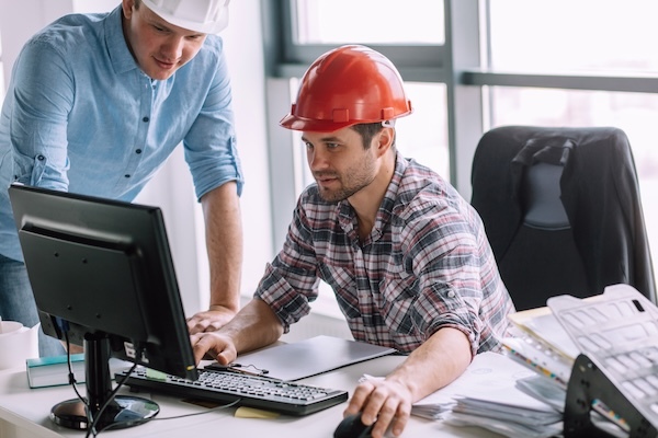 Construction Worker on Computer_600x40